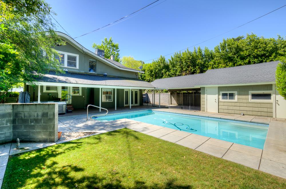 933 E Cambridge Ave, Fresno, CA 93704