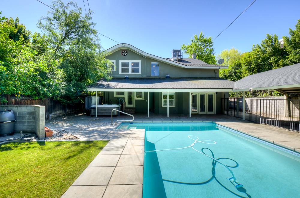 933 E Cambridge Ave, Fresno, CA 93704