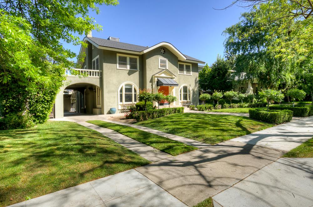 933 E Cambridge Ave, Fresno, CA 93704