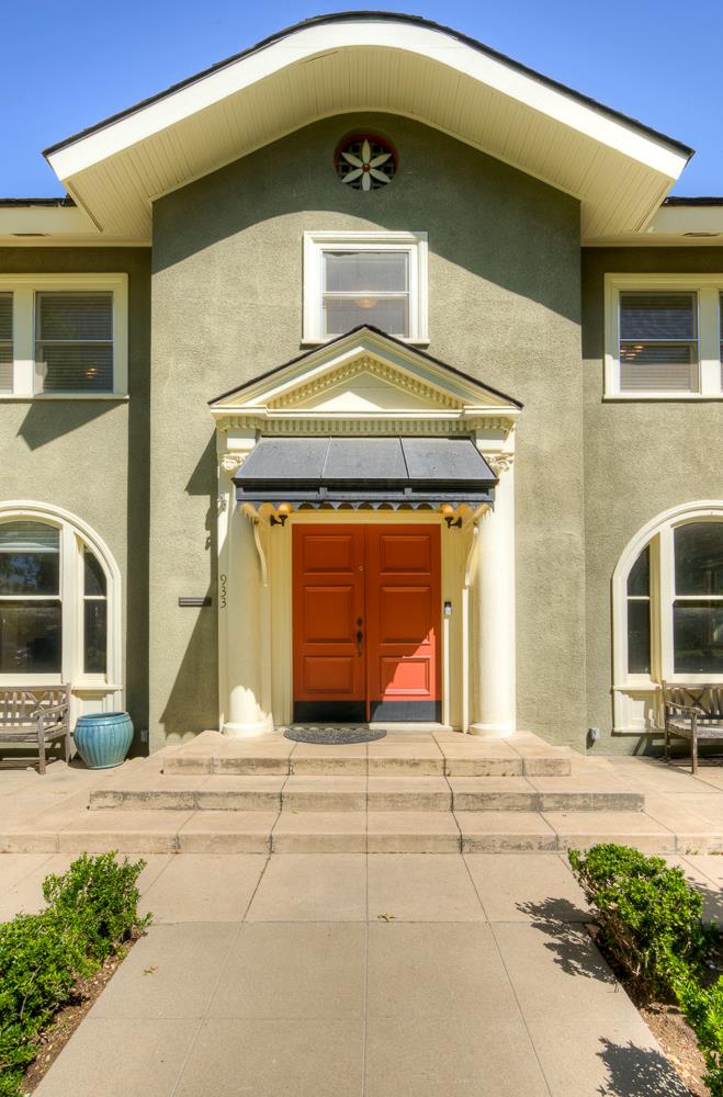 933 E Cambridge Ave, Fresno, CA 93704