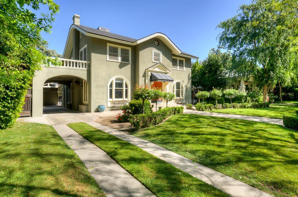 933 E Cambridge Ave, Fresno, CA 93704