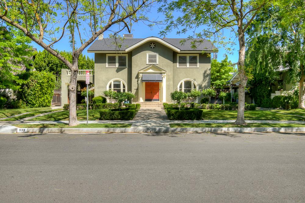 933 E Cambridge Ave, Fresno, CA 93704