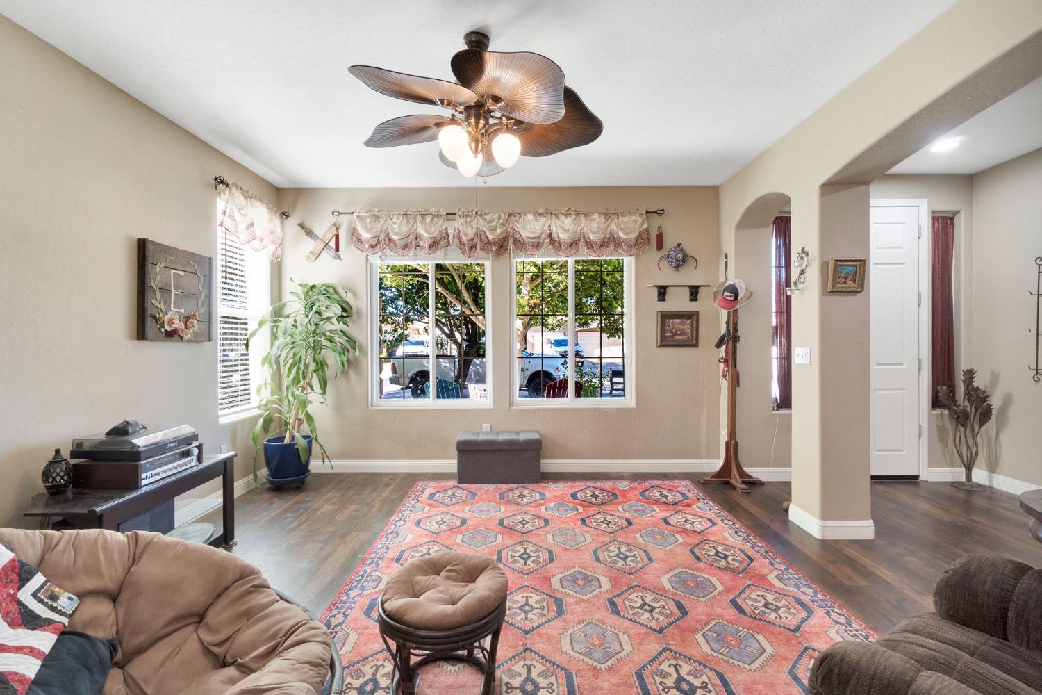 6367 E Dayton Ave, Fresno, CA 93727