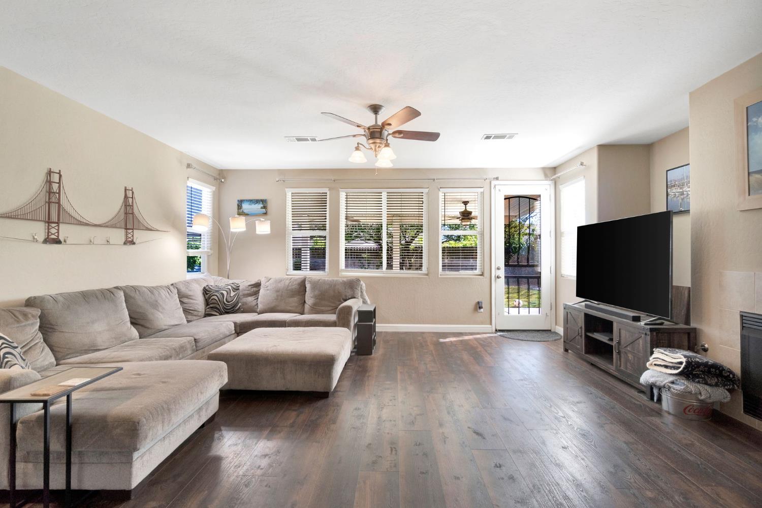 6367 E Dayton Ave, Fresno, CA 93727