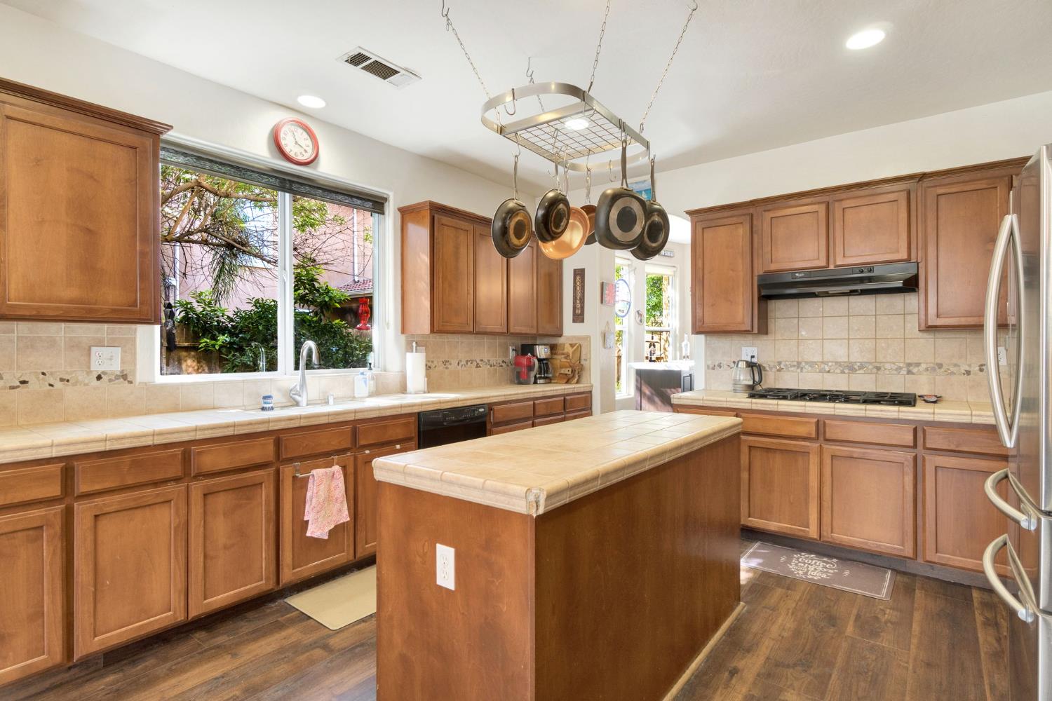 6367 E Dayton Ave, Fresno, CA 93727