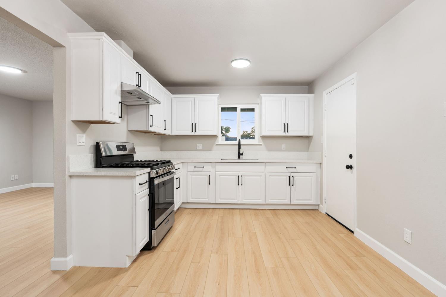 2970 S Martin L King Jr Blvd, Fresno, CA 93706