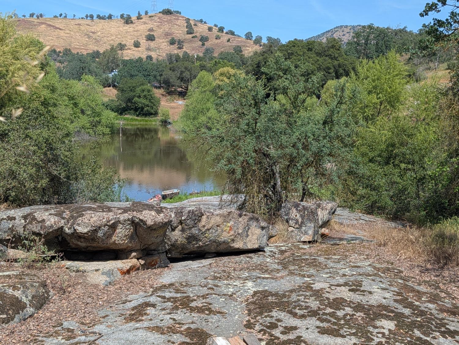 660 Willowood Ln, Yokuts Valley, CA 93675