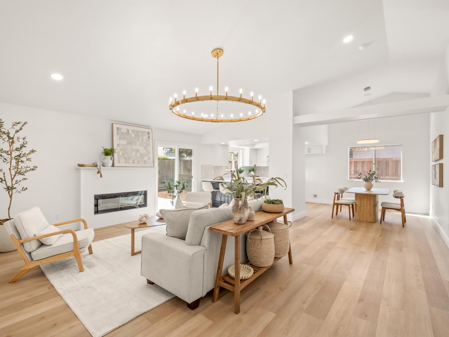 1115 W Minarets Ave, Fresno, CA 93650