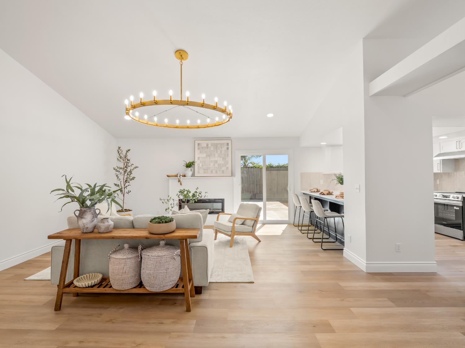 1115 W Minarets Ave, Fresno, CA 93650