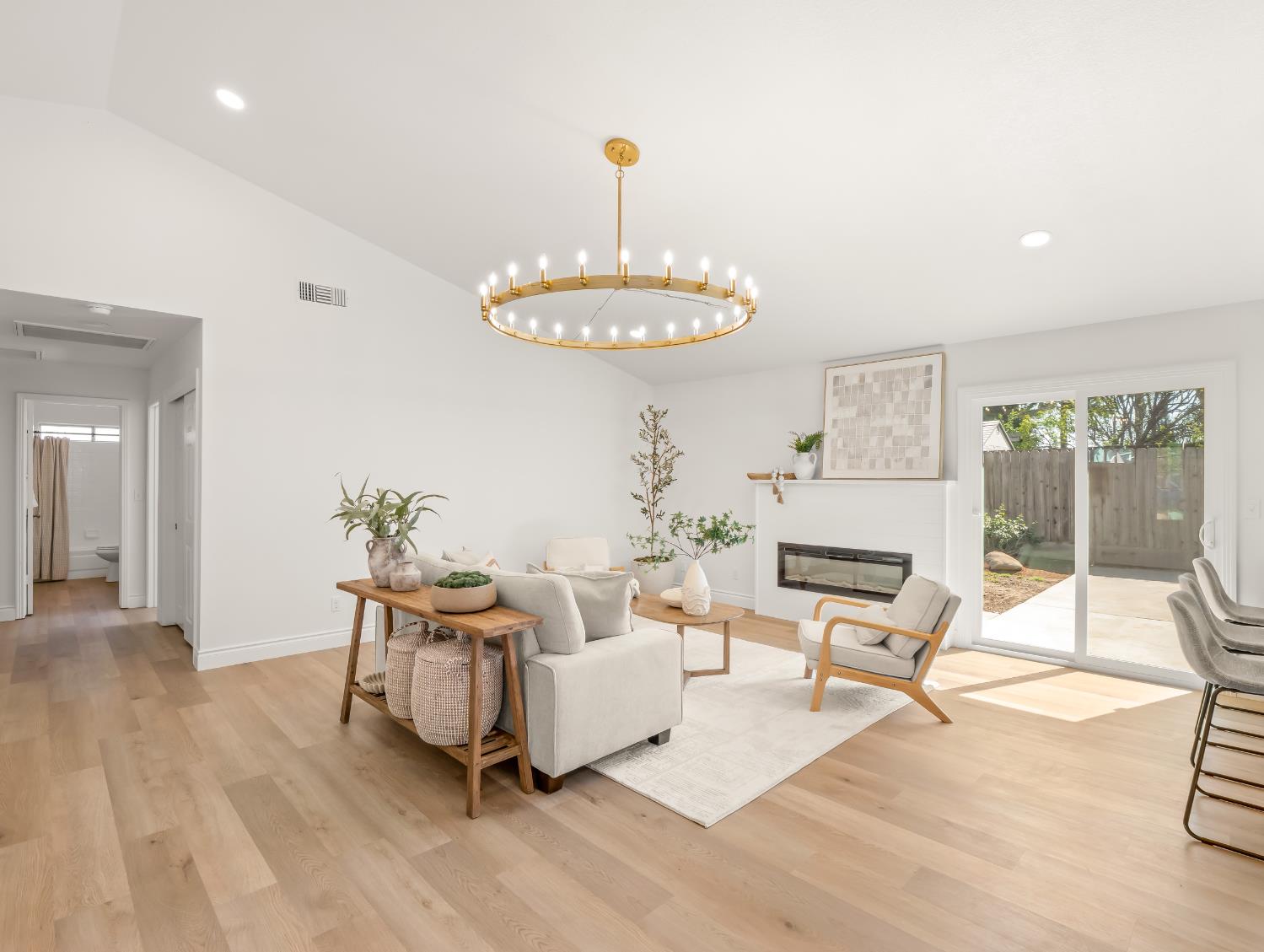 1115 W Minarets Ave, Fresno, CA 93650