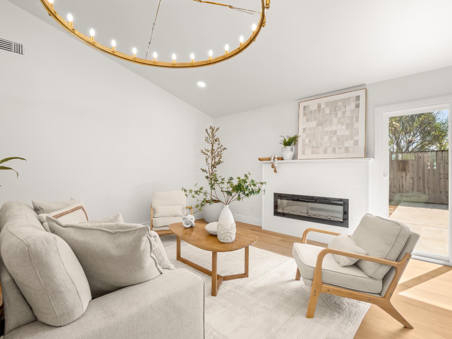 1115 W Minarets Ave, Fresno, CA 93650