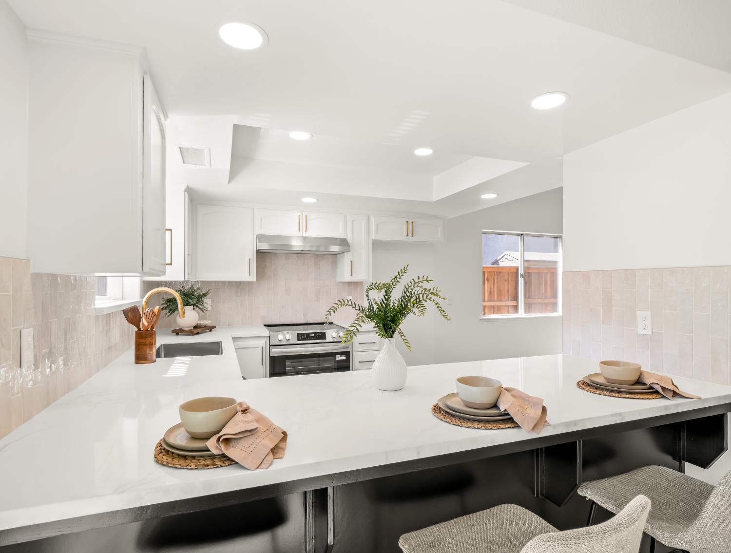 1115 W Minarets Ave, Fresno, CA 93650