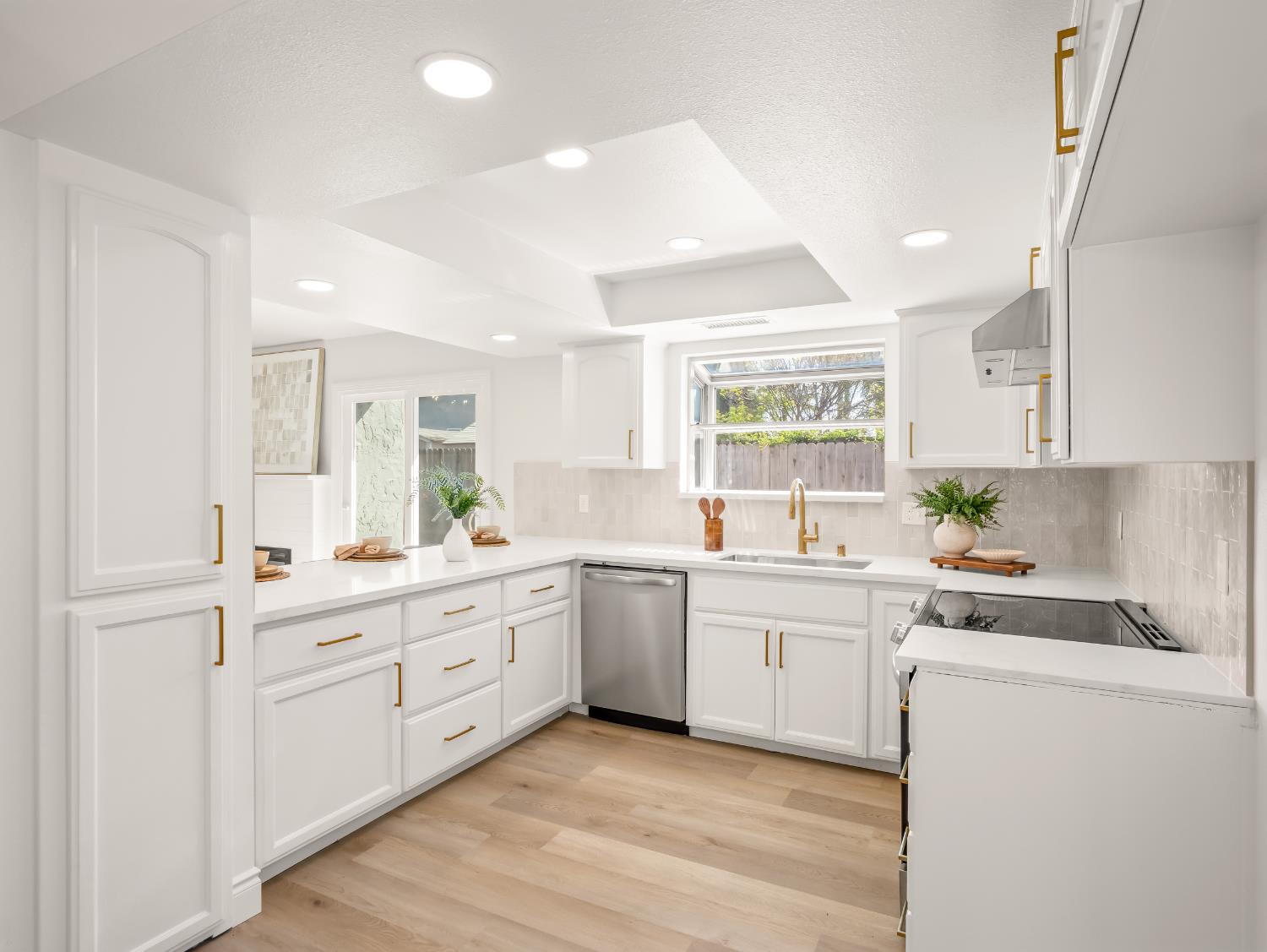 1115 W Minarets Ave, Fresno, CA 93650