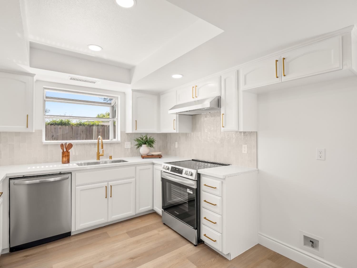 1115 W Minarets Ave, Fresno, CA 93650