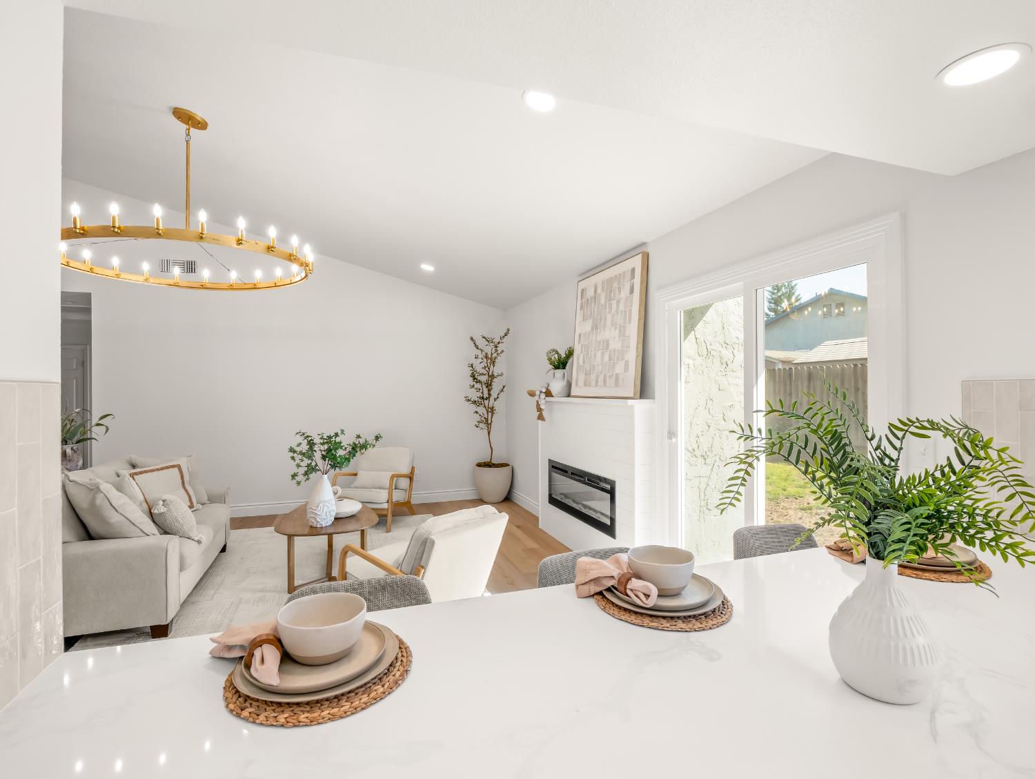 1115 W Minarets Ave, Fresno, CA 93650