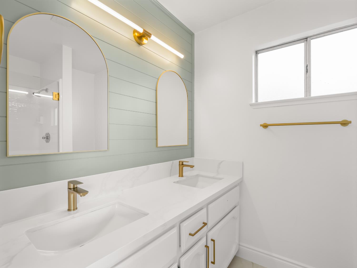 1115 W Minarets Ave, Fresno, CA 93650