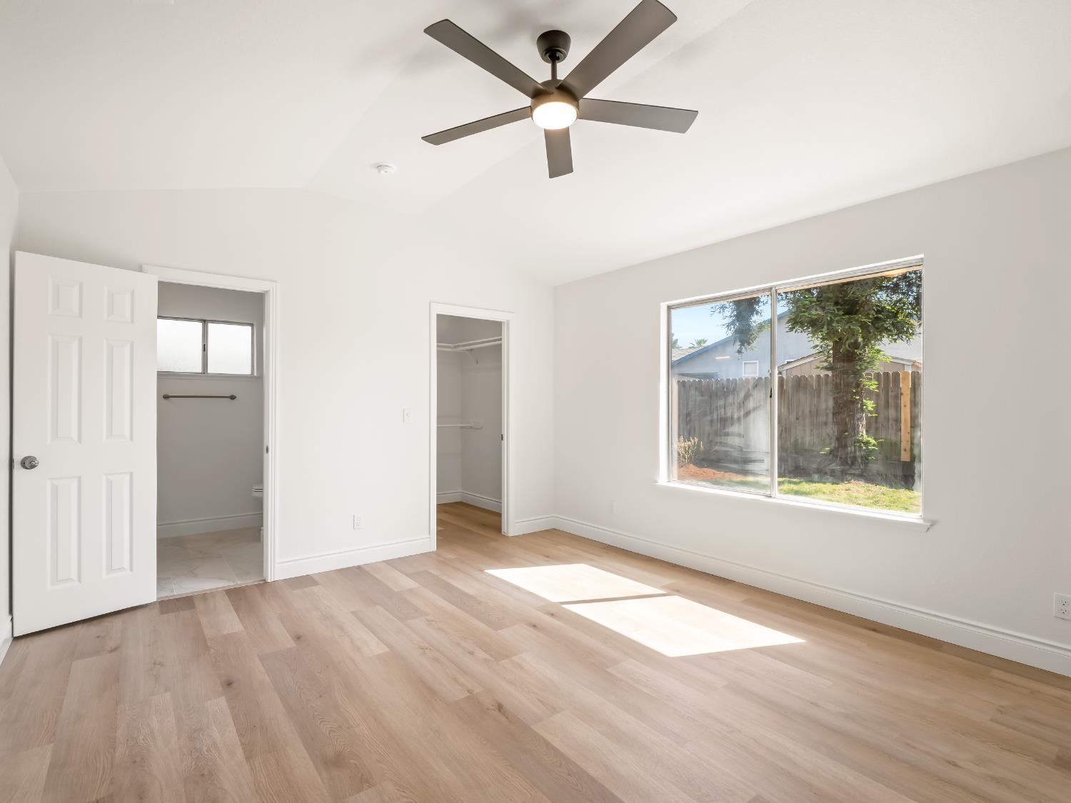 1115 W Minarets Ave, Fresno, CA 93650