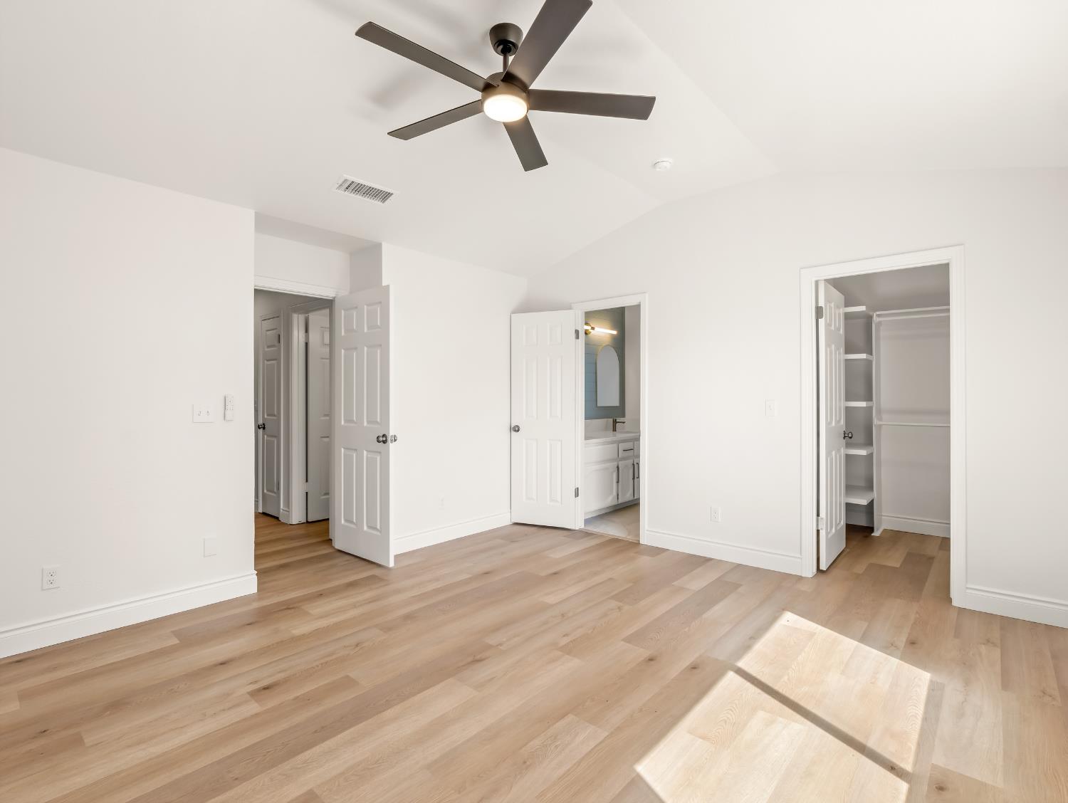 1115 W Minarets Ave, Fresno, CA 93650