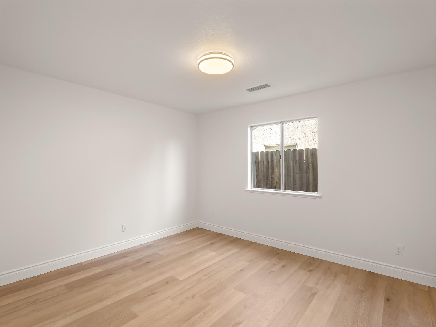 1115 W Minarets Ave, Fresno, CA 93650