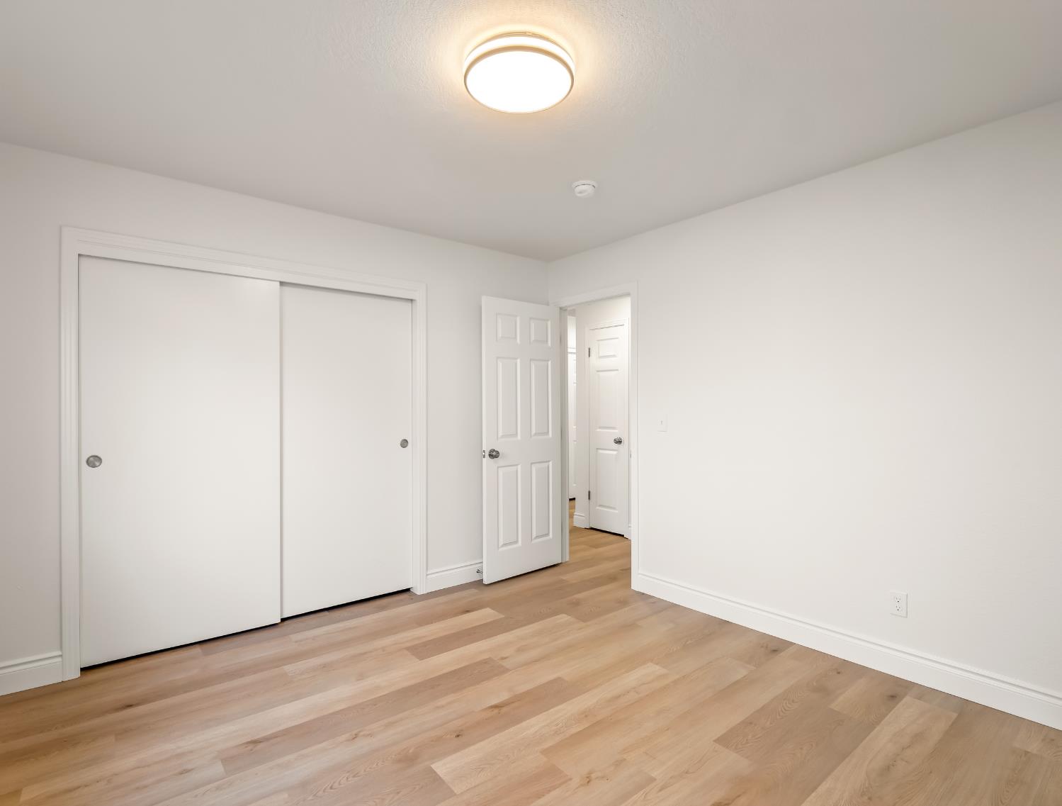 1115 W Minarets Ave, Fresno, CA 93650