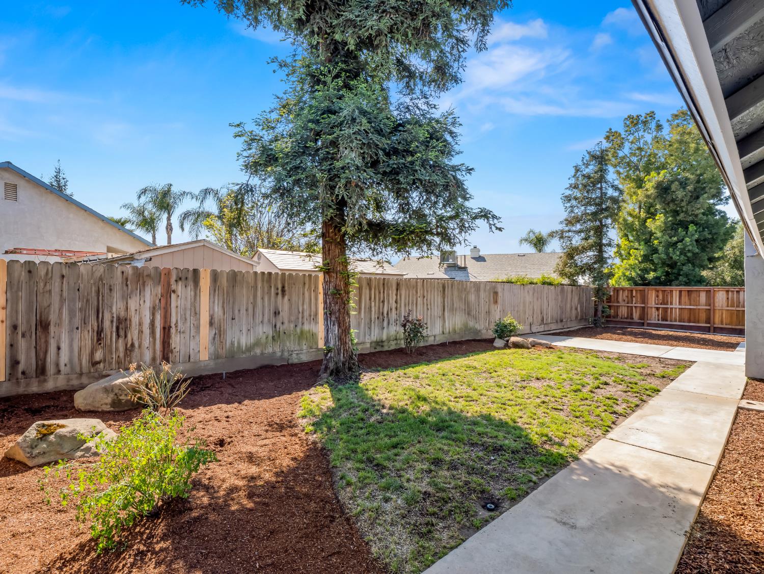1115 W Minarets Ave, Fresno, CA 93650