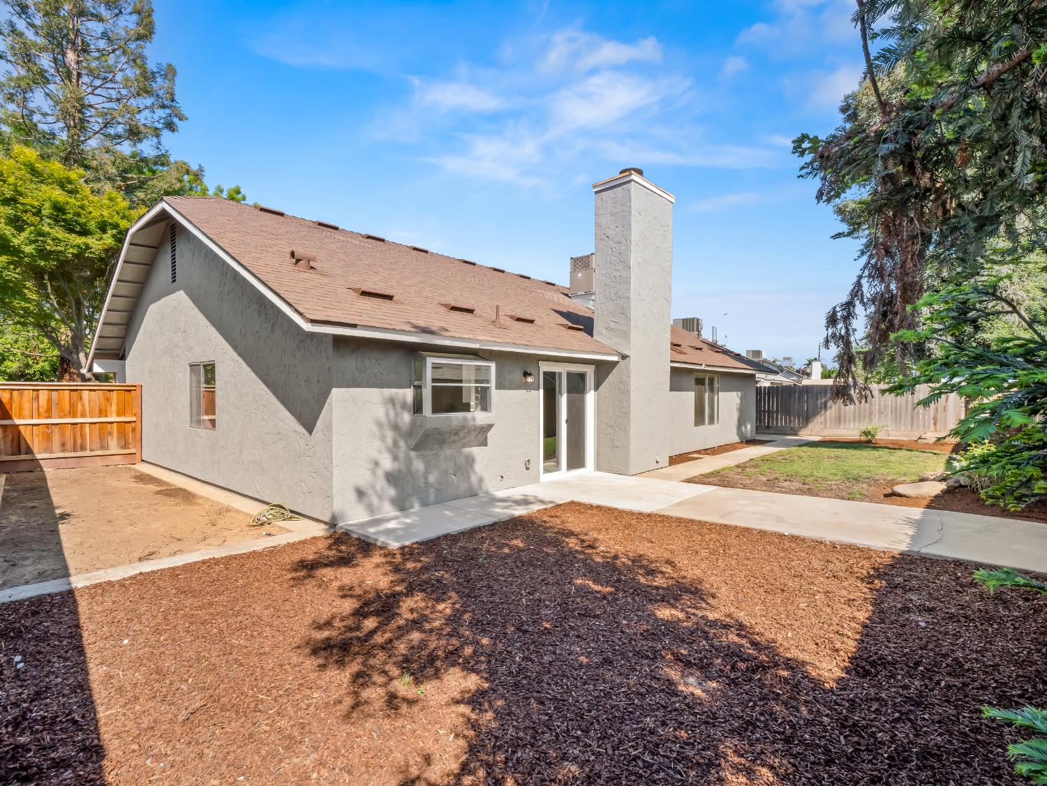 1115 W Minarets Ave, Fresno, CA 93650