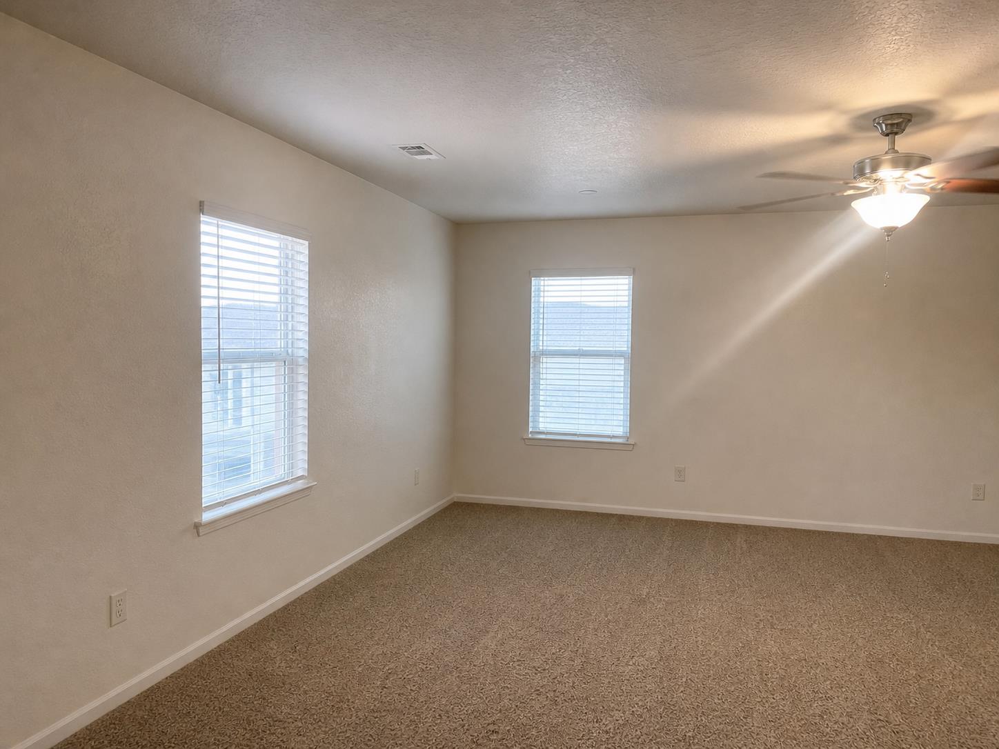 6622 E Berkeley Ave, Fresno, CA 93727