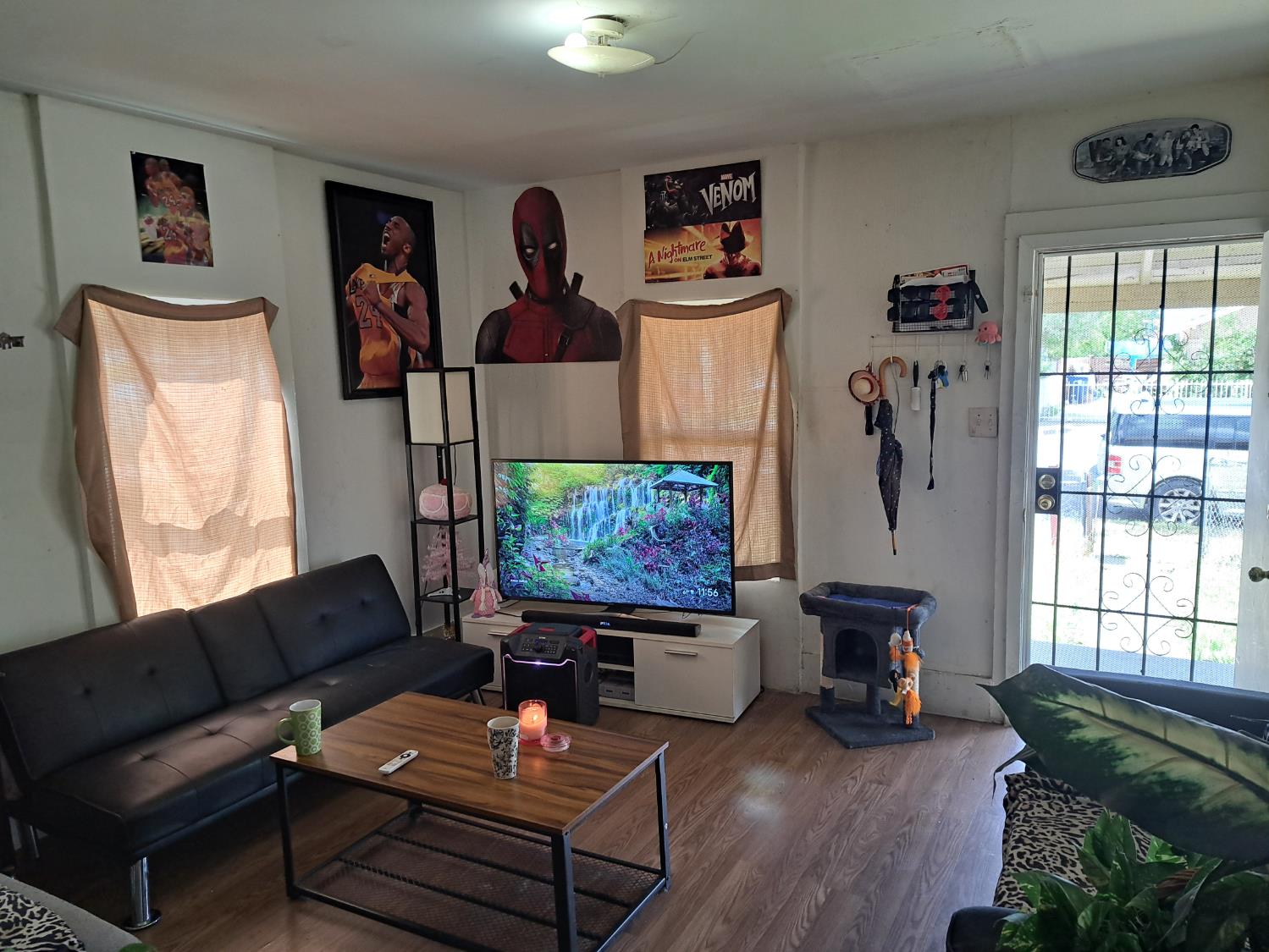 374 N Poplar Ave, Fresno, CA 93701