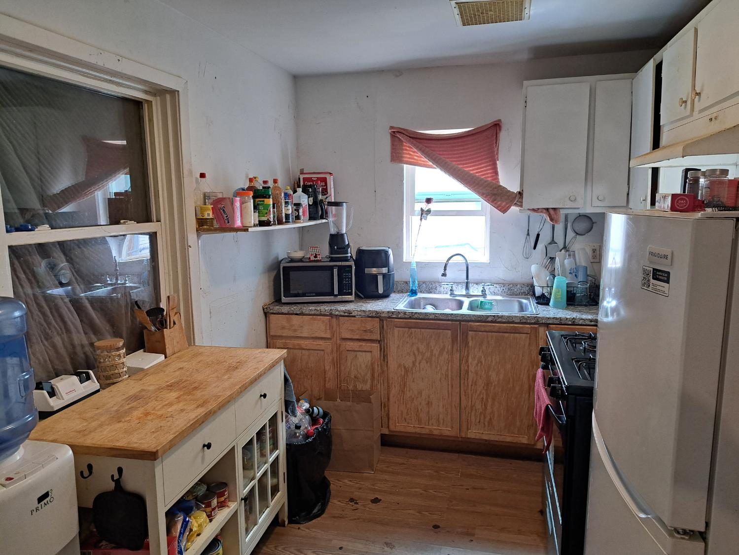 374 N Poplar Ave, Fresno, CA 93701