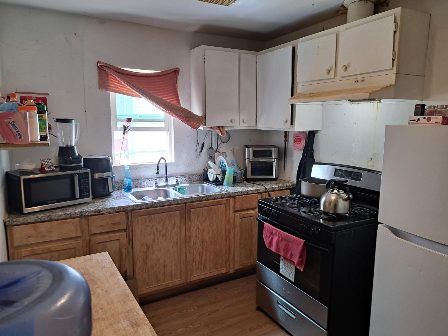 374 N Poplar Ave, Fresno, CA 93701