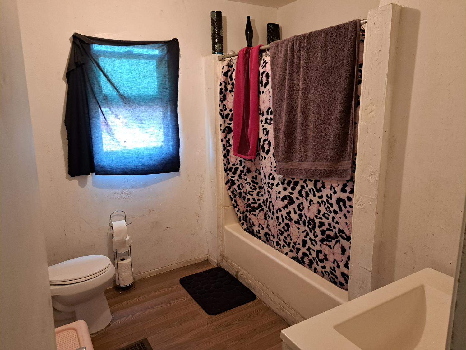 374 N Poplar Ave, Fresno, CA 93701