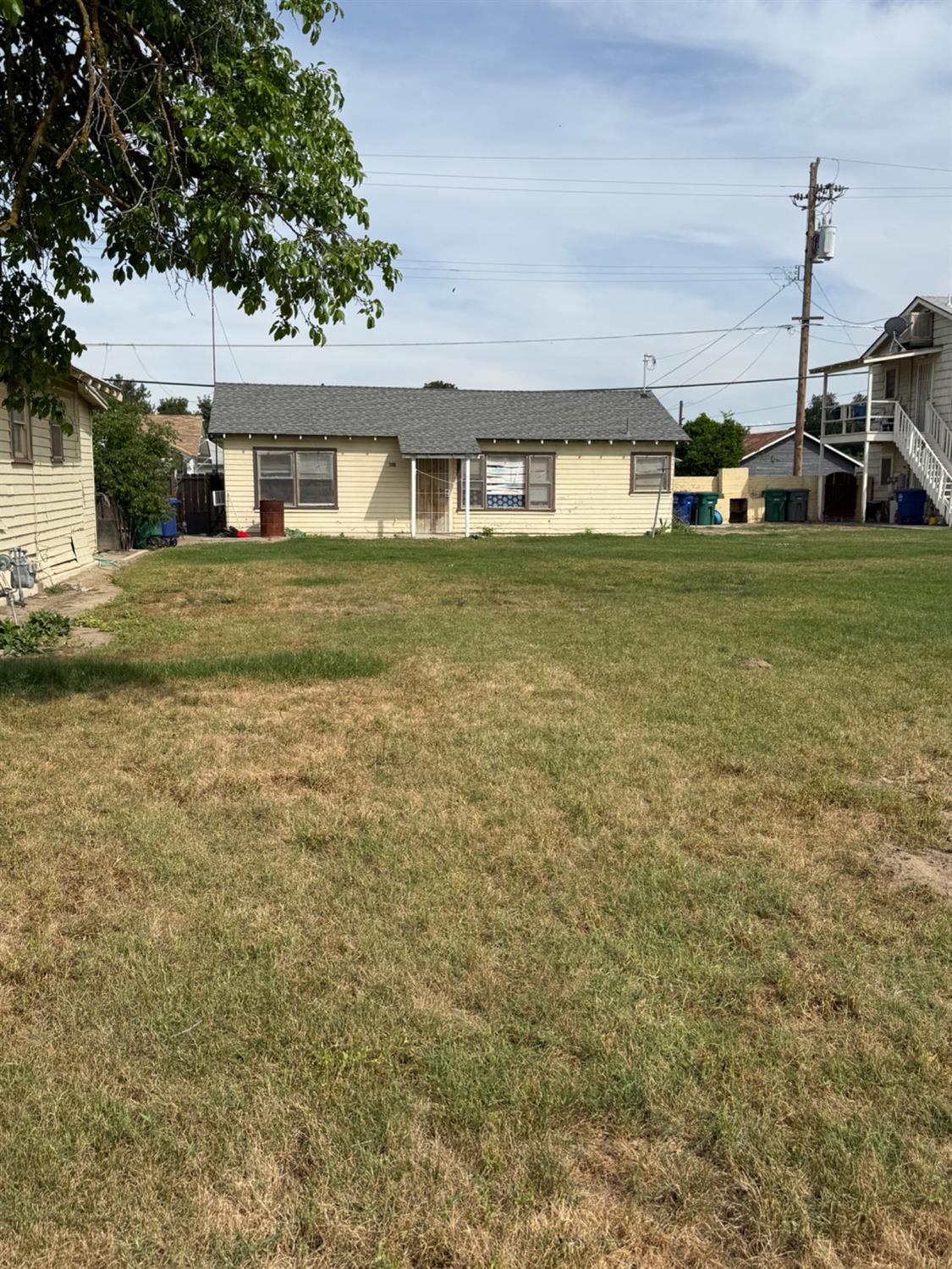 2406 B St, Selma, CA 93662