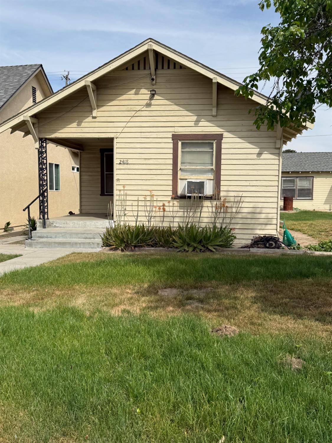 2406 B St, Selma, CA 93662