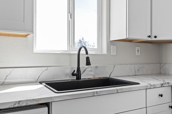 2557 E Stanford Ave, Pixley, CA 93256