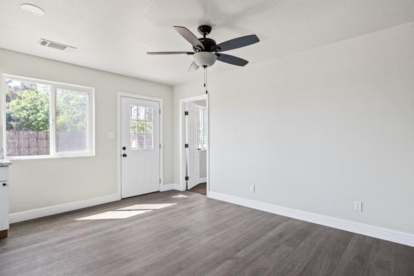 2557 E Stanford Ave, Pixley, CA 93256