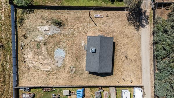 2557 E Stanford Ave, Pixley, CA 93256