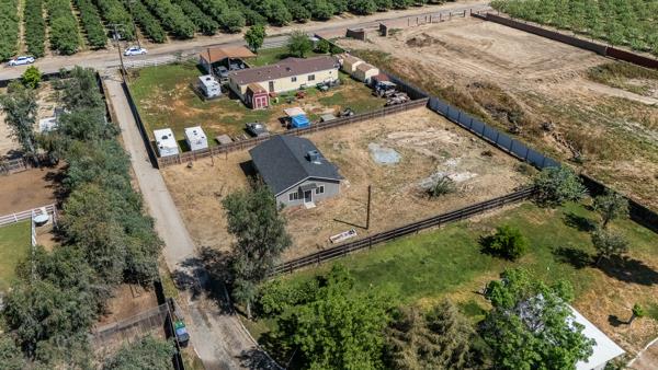 2557 E Stanford Ave, Pixley, CA 93256