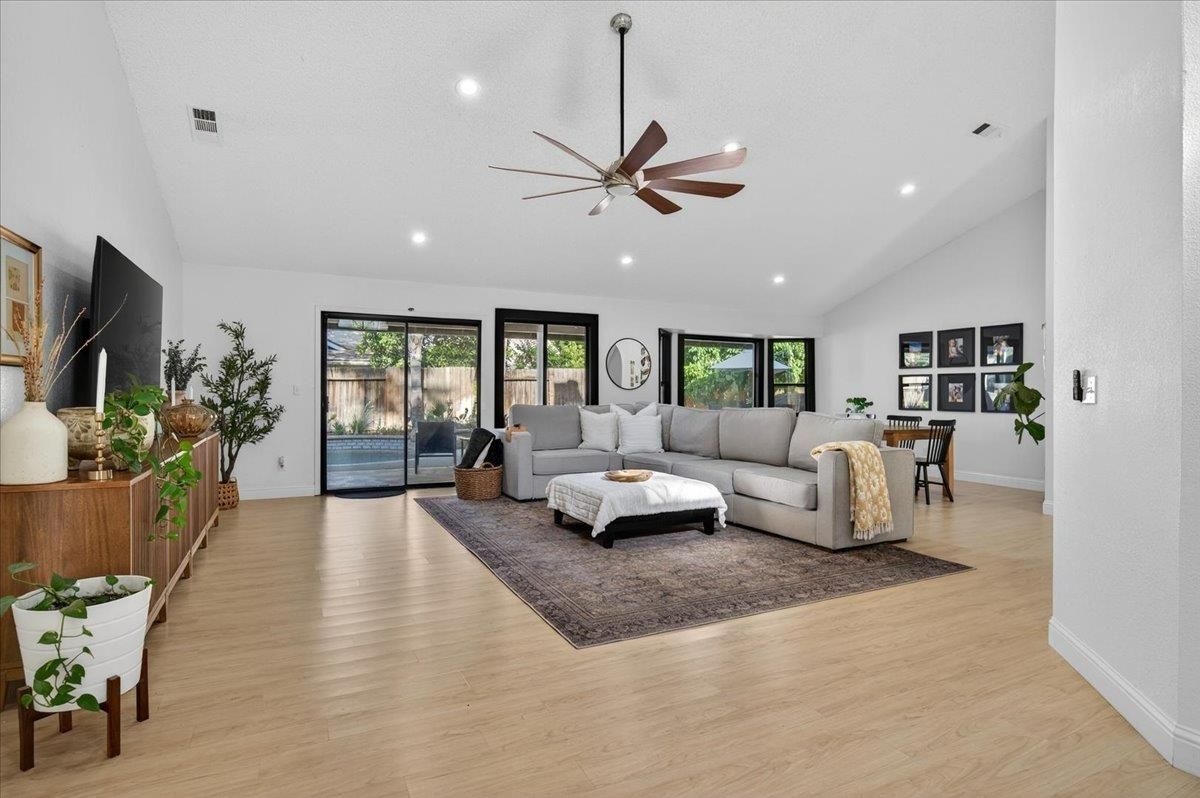 6413 N Arthur Ave, Fresno, CA 93711