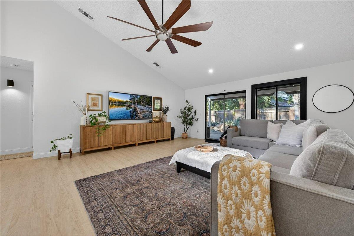 6413 N Arthur Ave, Fresno, CA 93711