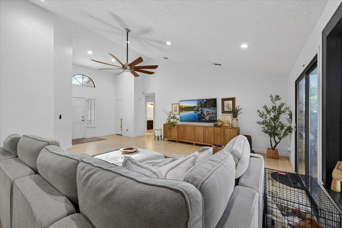 6413 N Arthur Ave, Fresno, CA 93711