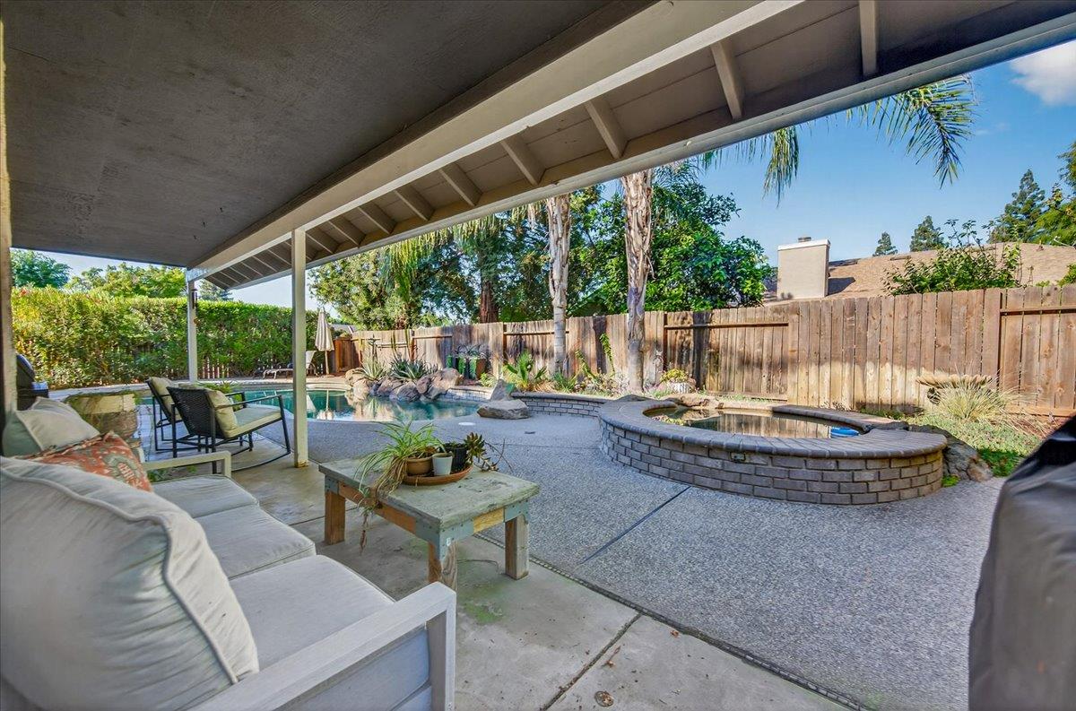 6413 N Arthur Ave, Fresno, CA 93711