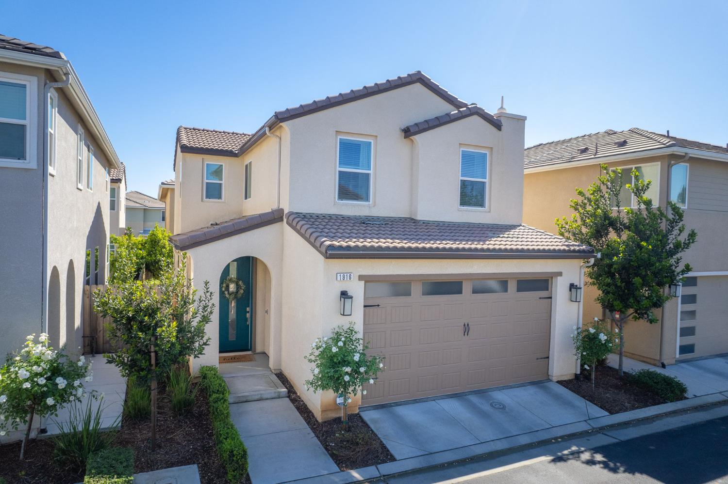 1916 Chennault Ln, Clovis, CA 93611