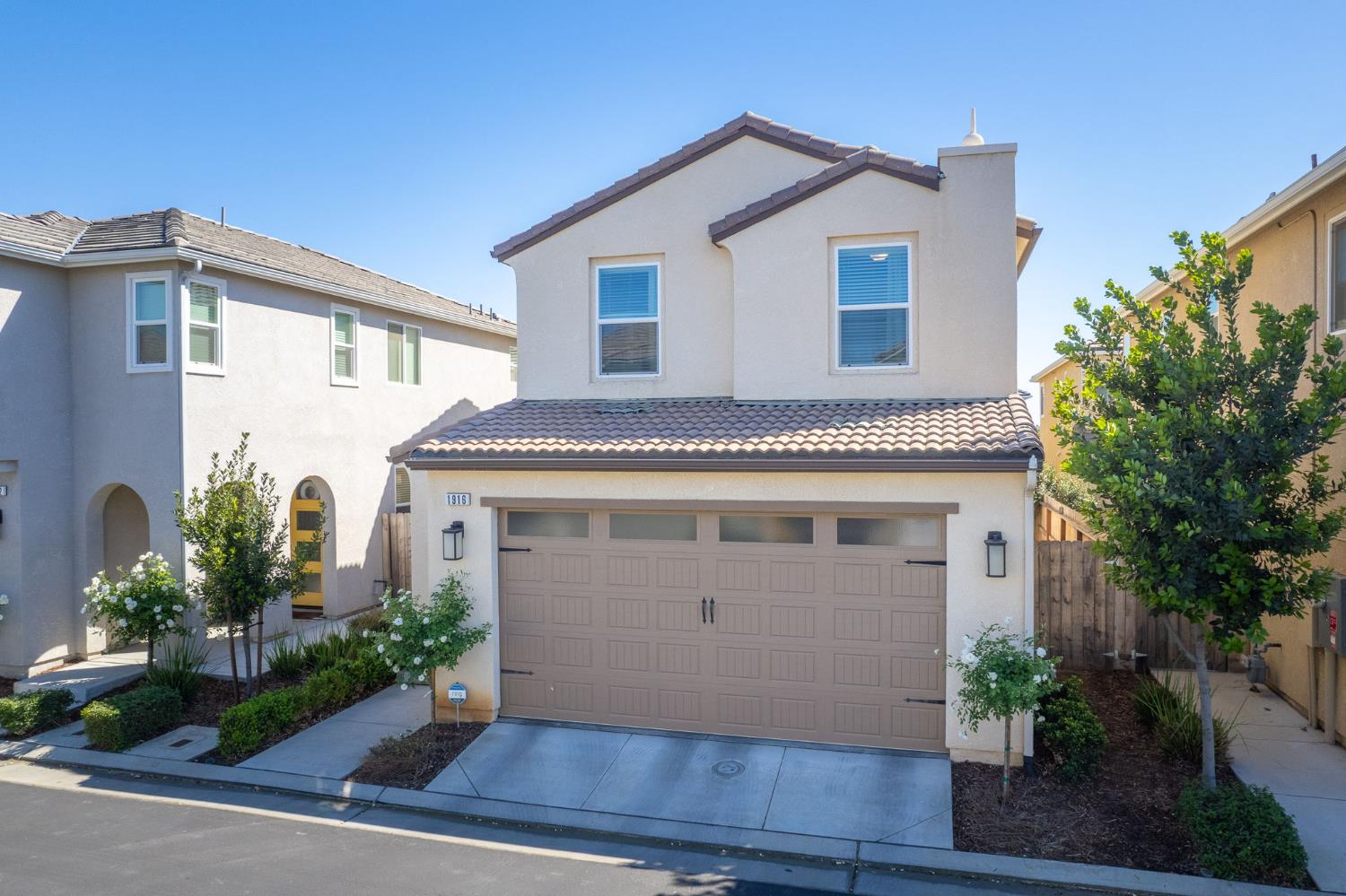 1916 Chennault Ln, Clovis, CA 93611