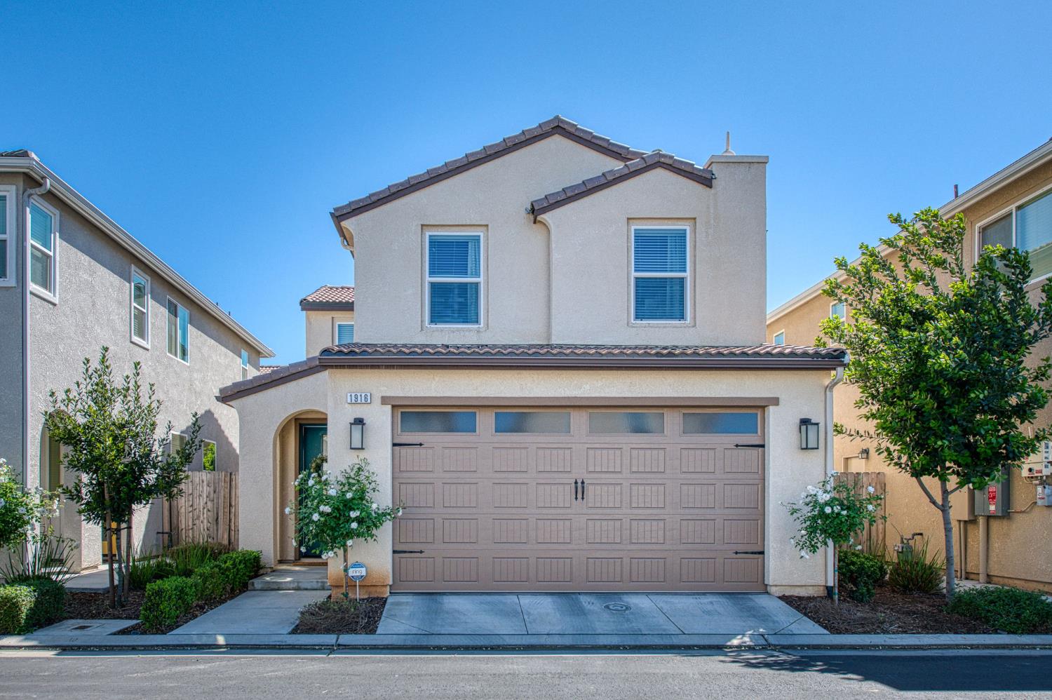 1916 Chennault Ln, Clovis, CA 93611