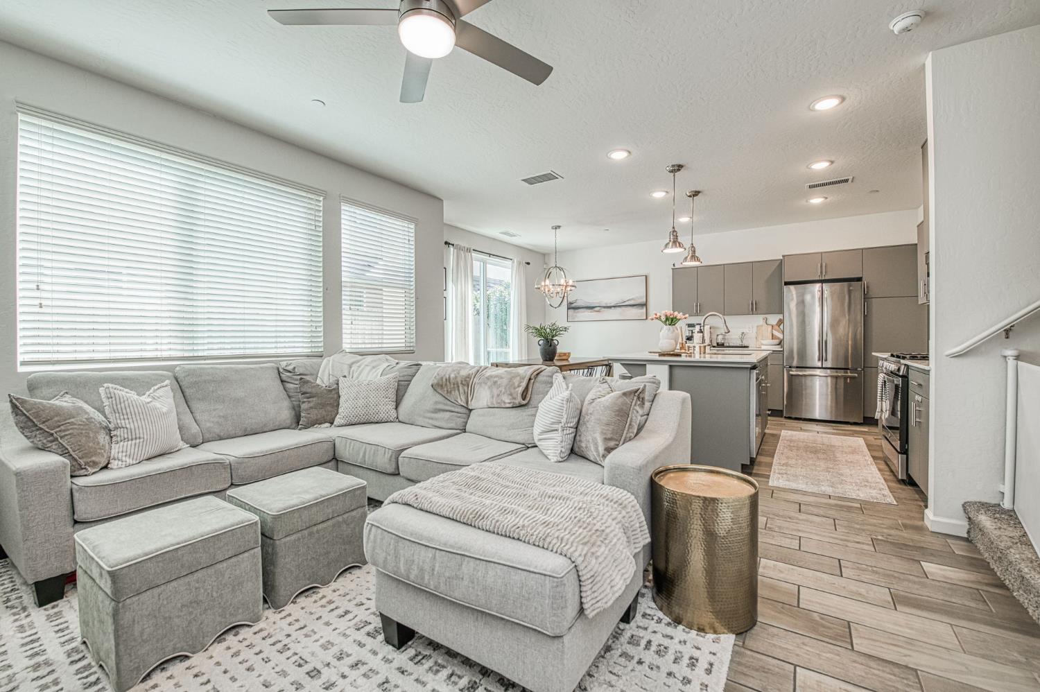 1916 Chennault Ln, Clovis, CA 93611