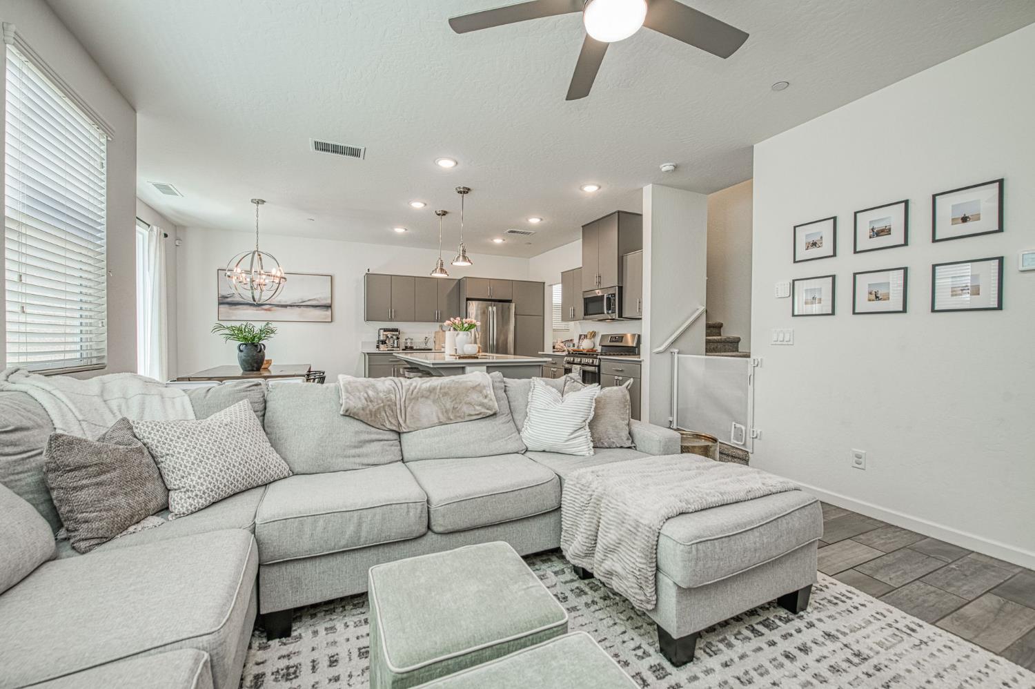 1916 Chennault Ln, Clovis, CA 93611