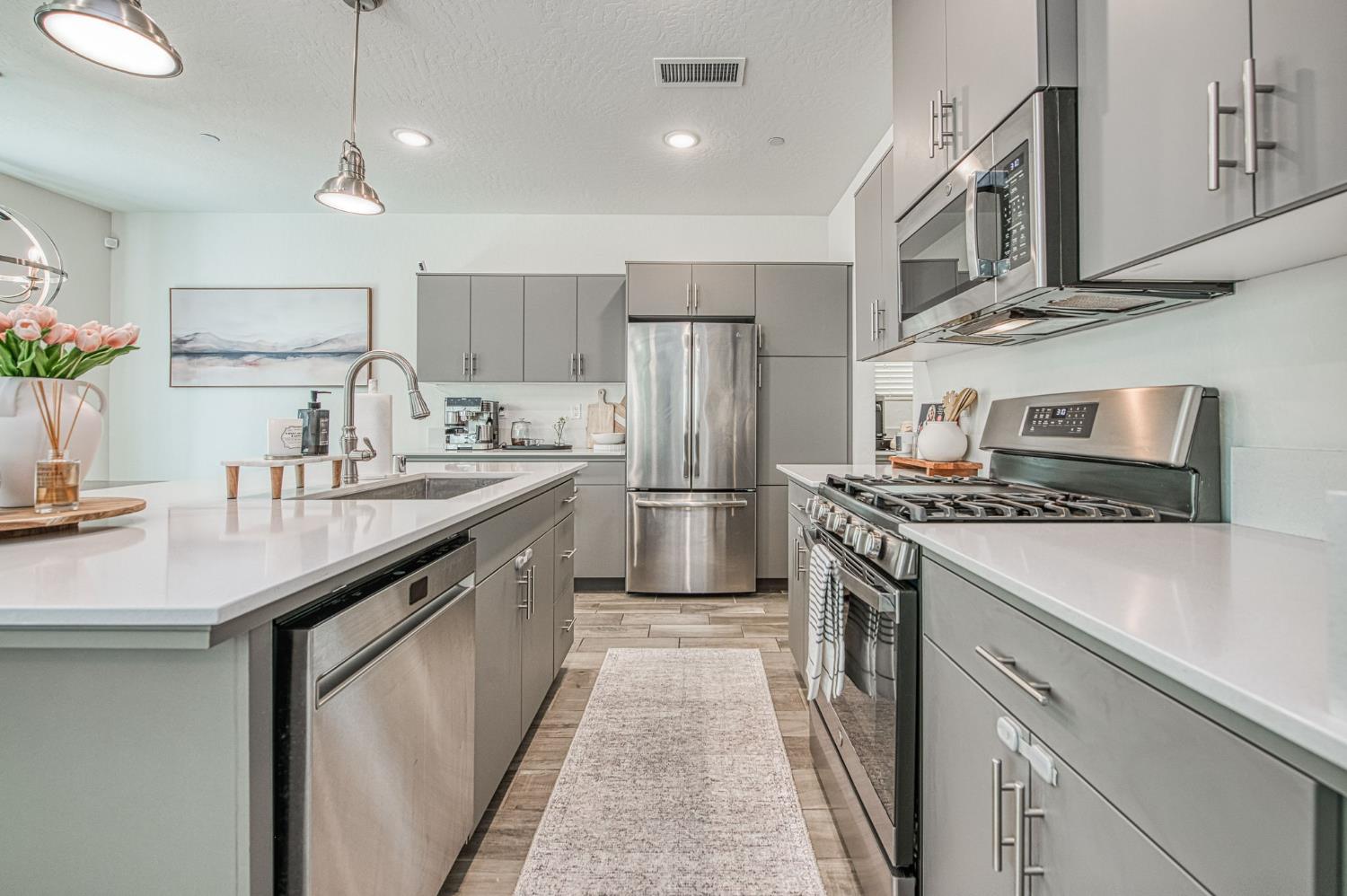 1916 Chennault Ln, Clovis, CA 93611