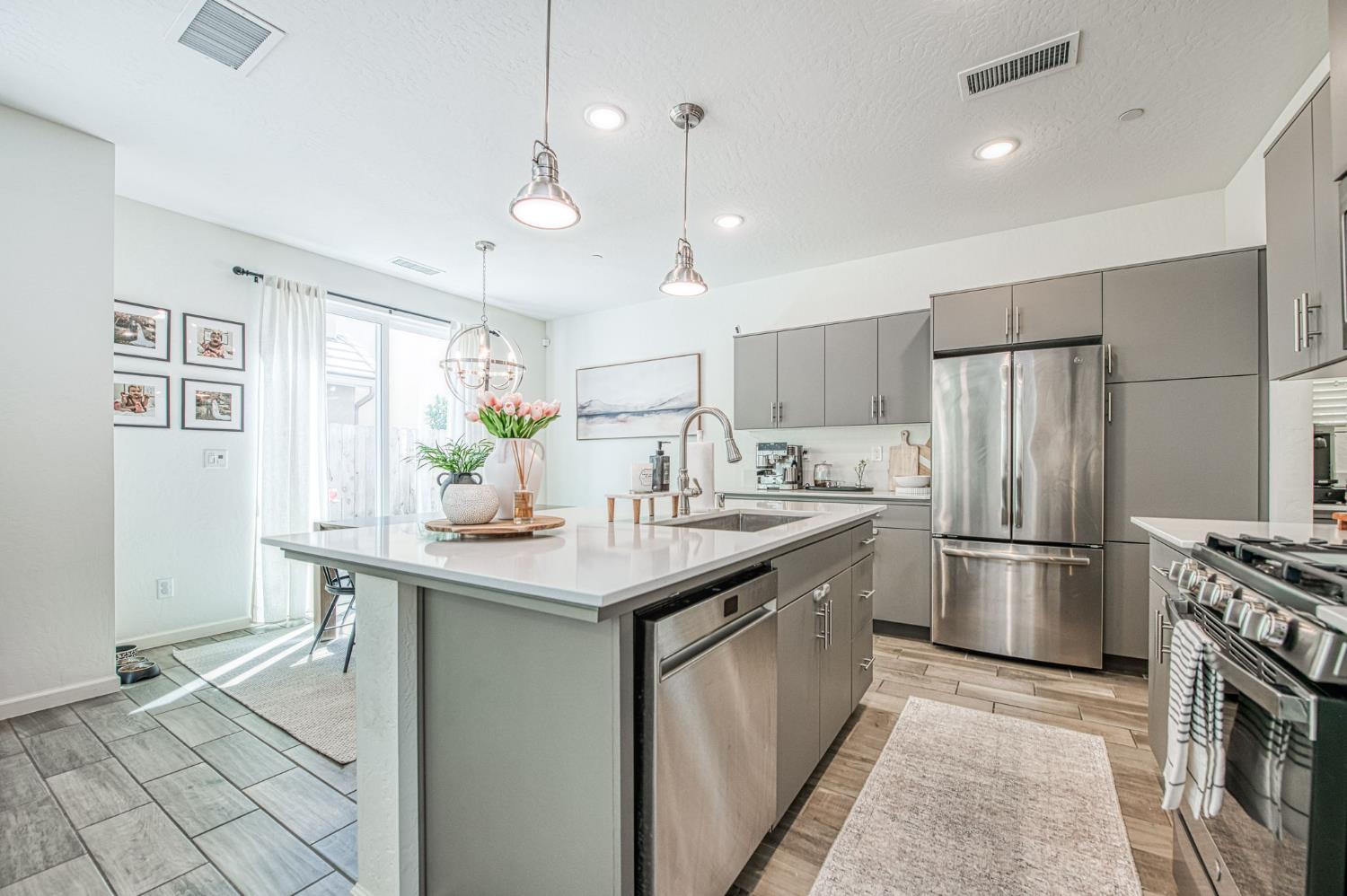 1916 Chennault Ln, Clovis, CA 93611