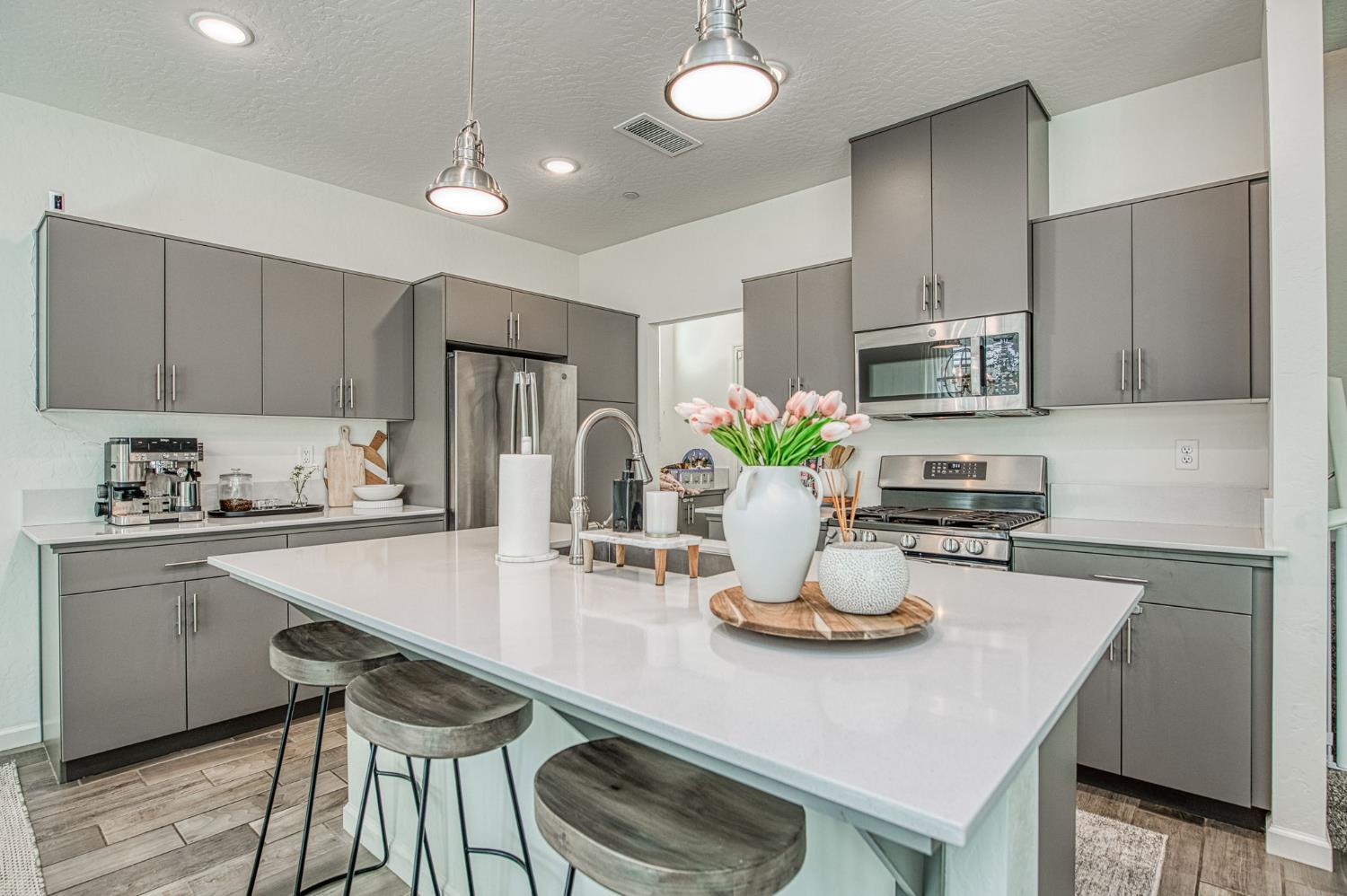 1916 Chennault Ln, Clovis, CA 93611