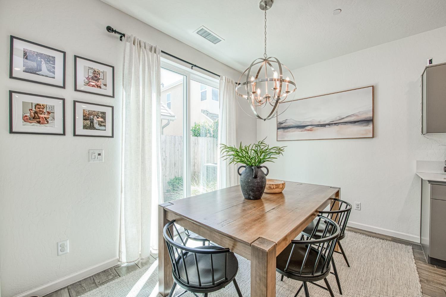 1916 Chennault Ln, Clovis, CA 93611